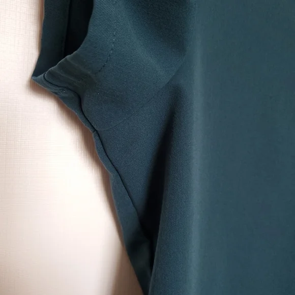 FIGS 'CASMA' SCRUBS TOP TEAL GREEN 3 POCKET V-NECK SHORT SLEEVE WOMENS (XS) - Picture 6 of 13